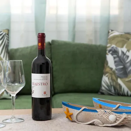 Levanta Cozy In Rhodes *