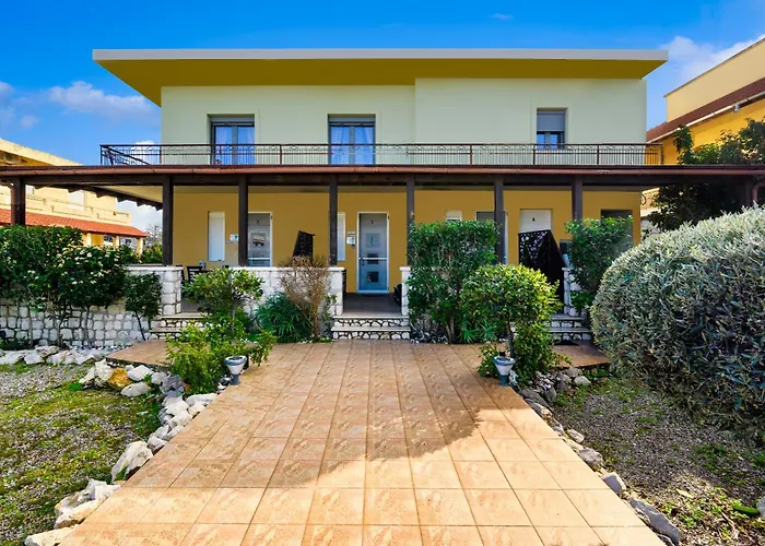 Levanta Cozy In Rhodes Daire *